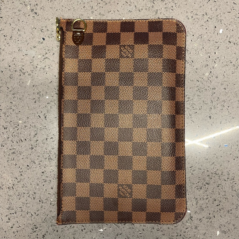 🤩 EUC Louis Vuitton Neverfull Pouch/Wristlet - Picture 2 of 5